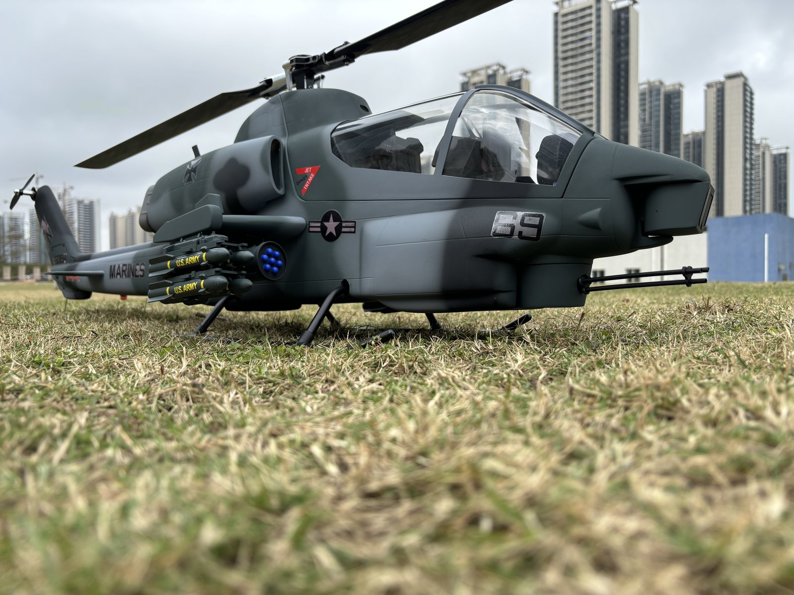 FLISHRC FL500 V2 AH-1 Cobra Camouflage 500 size scale RC helicopter outdoor view