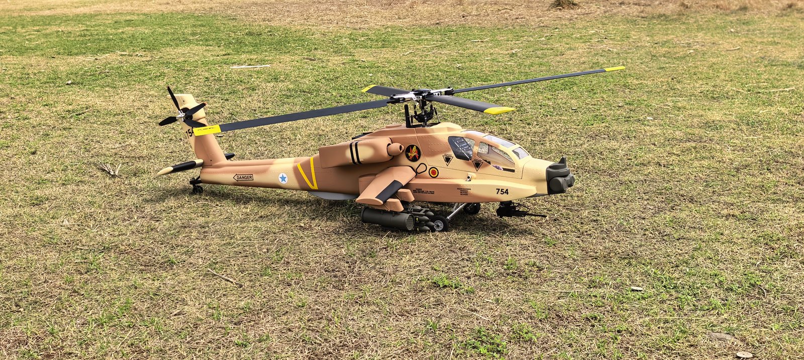FLISHRC FL500 V2 AH-64 Apache Desert Yellow 500 size scale RC helicopter scale detail