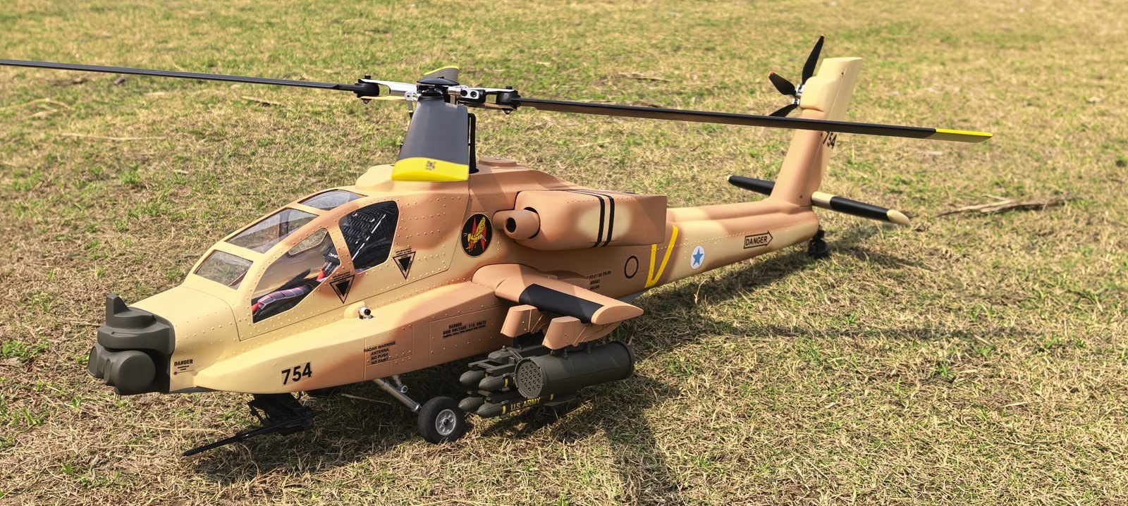 FLISHRC AH-64 Apache Desert Yellow 500 size scale RC helicopter reference view